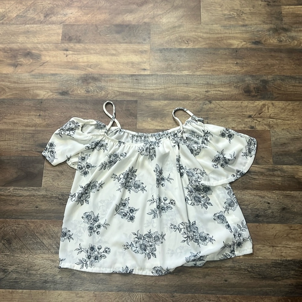 BRAND NEW Top